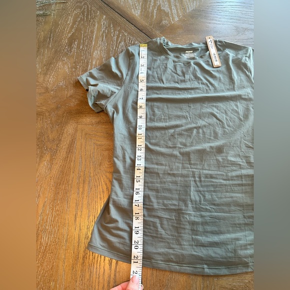 NWT SKIMS Fits Everybody Short Sleeve Tshirt in the color Gunmetal Size Medium - Picture 3 of 8